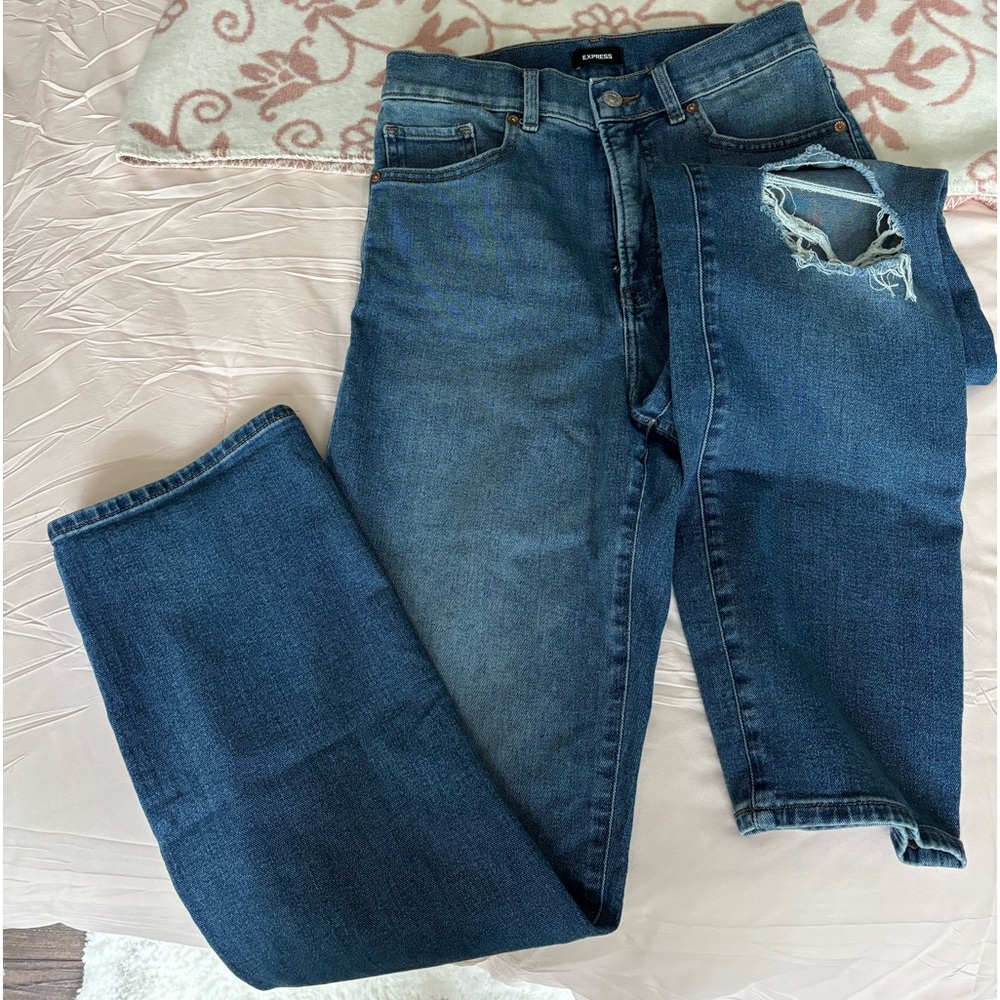 Jeans rip at knee